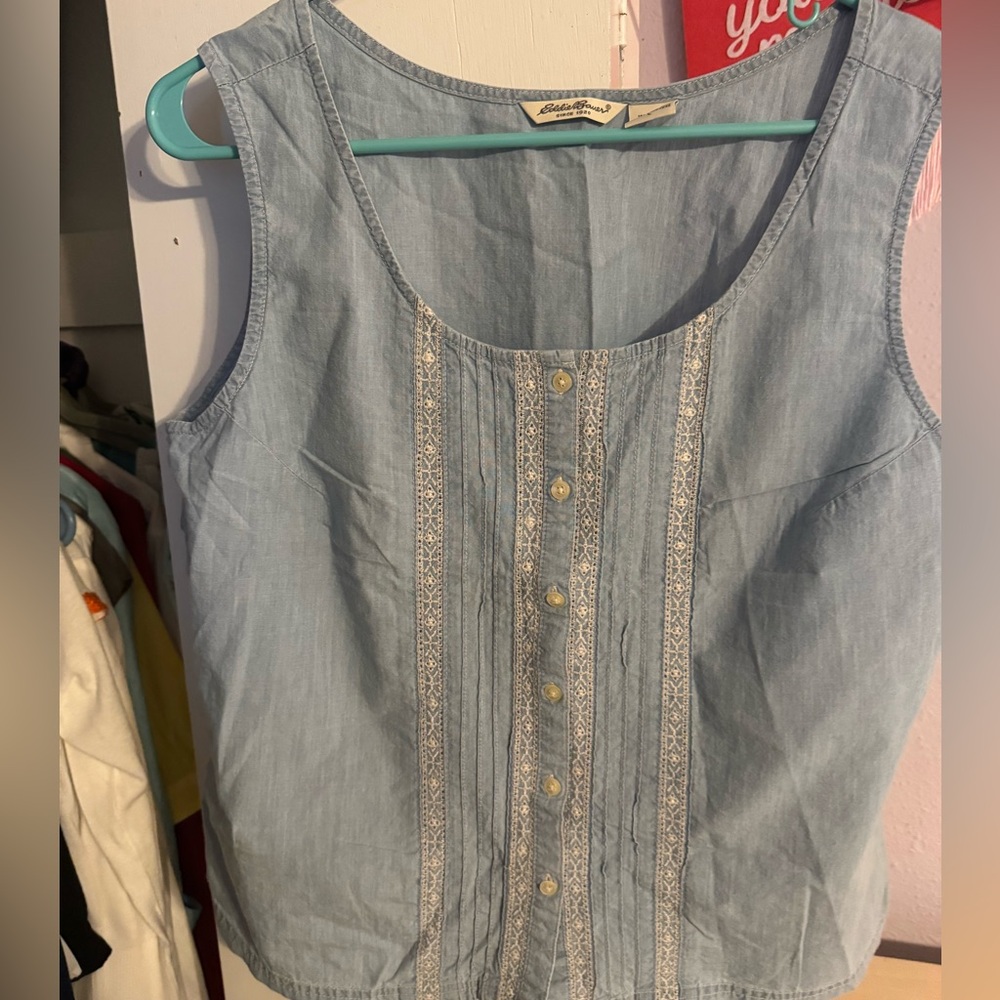Eddie Bauer Chambray Button Front Embroidered Tank Top – Women’s  Large